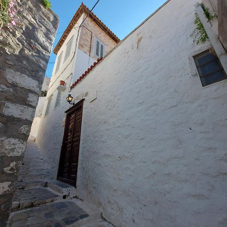 Christina'S Stone House Apartment Идра Экстерьер фото